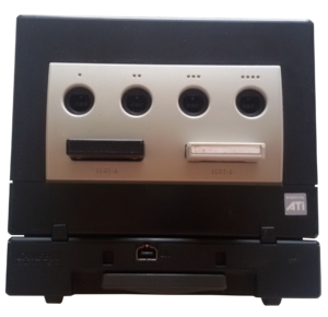 GameCube mit Game Boy Player.png